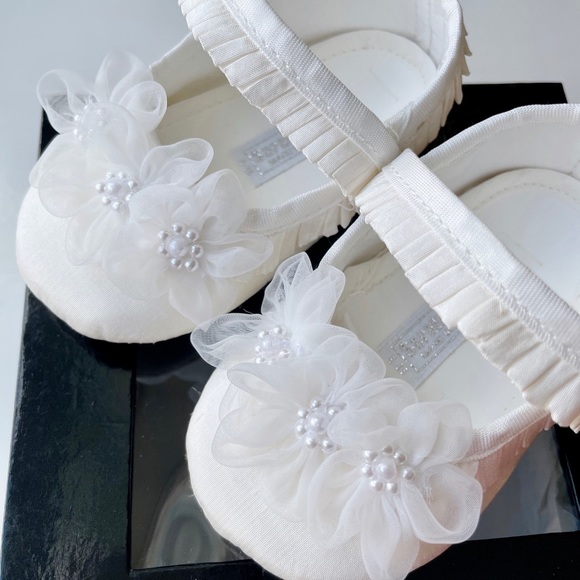 Sarah Louise Ivory newborn Baby Pre-Walker Shoes - Picture 2 of 8